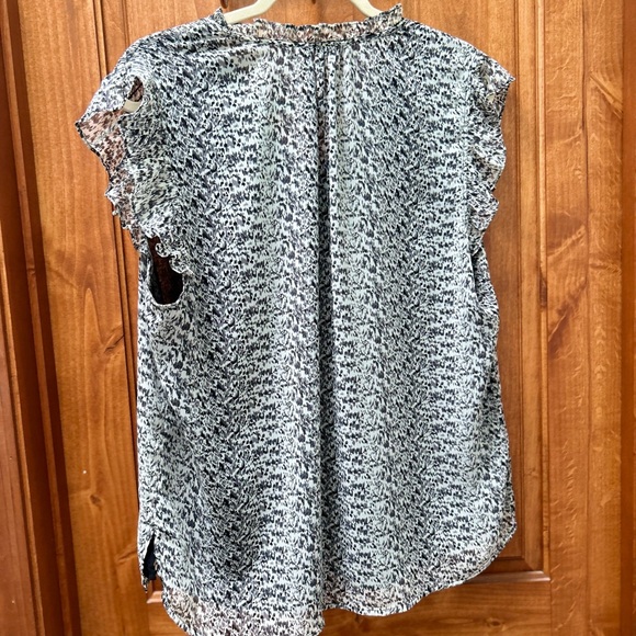 XL Daniel Rainn “liona” flutter detail blouse from Stitch Fix - Picture 2 of 4